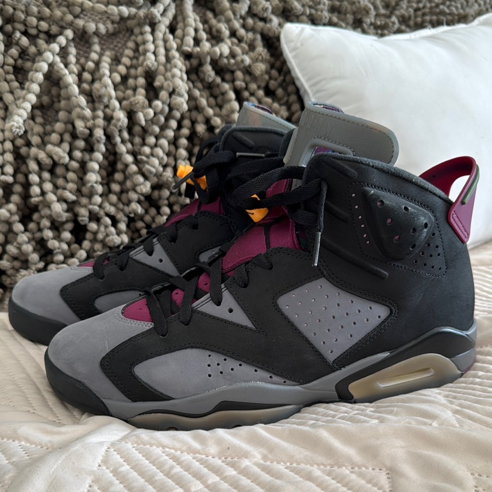 Air Jordan Retro 6 Sneakers